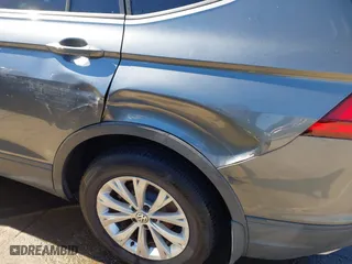 2018 Volkswagen Tiguan S with VIN 3VV1B7AX3JM058106, listed as a IAAI auction lot 41733458 with 164,268 mi miles. Bid and sale history available at carsss.com. Image 17.