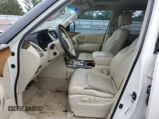 2012 Infiniti QX56 7-passenger z VIN JN8AZ2NE0C9022997, wystawiony jako Copart lot #58497615 z przebiegiem Nie podano mil oraz Tytuł czysty. Historia ofert i sprzedaży dostępna na DreamBid. Obrazek 7.