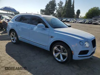2019 Bentley Bentayga V8 z VIN SJAAM2ZV9KC026988, wystawiony jako Copart lot #73576964 z przebiegiem 31 162 mil mil oraz Szkoda całkowita • Salvage title. Historia ofert i sprzedaży dostępna na DreamBid. Obrazek 4.