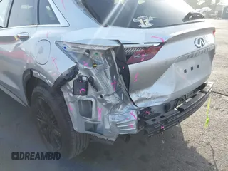 2020 Infiniti QX50 Luxe z VIN 3PCAJ5M10LF103880, wystawiony jako IAAI lot #41233450 z przebiegiem 40 247 mil mil oraz . Historia ofert i sprzedaży dostępna na DreamBid. Obrazek 6.