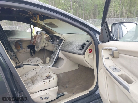 2011 Volvo XC60 3.2L with VIN YV4952DL5B2222823, listed as a IAAI auction lot 41961734 with 274,235 mi miles. Bid and sale history available at carsss.com. Image 5.