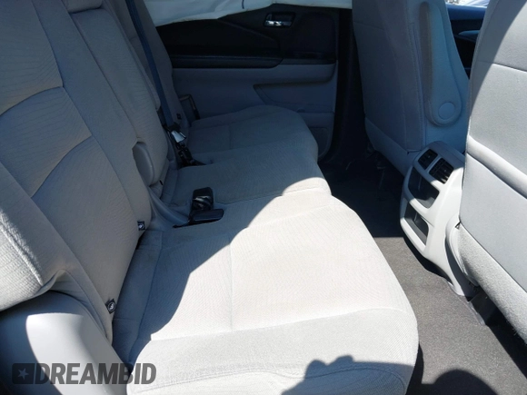 2016 Honda Pilot LX with VIN 5FNYF6H14GB082537, listed as a IAAI auction lot 41864525 with 137,097 mi miles. Bid and sale history available at carsss.com. Image 8.