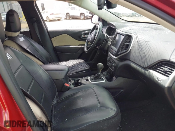 2017 Jeep Cherokee Latitude z VIN 1C4PJMCS0HW563302, wystawiony jako IAAI lot #42440735 z przebiegiem 63 889 mil mil oraz . Historia ofert i sprzedaży dostępna na DreamBid. Obrazek 5.