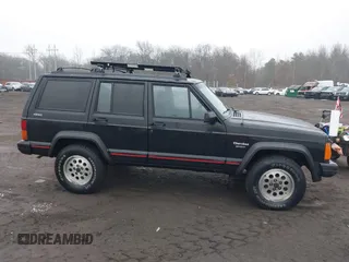 1995 Jeep Cherokee Sport with VIN 1J4FJ68S7SL572730, listed as a IAAI auction lot 41474520 with 189,907 mi miles. Bid and sale history available at carsss.com. Image 13.