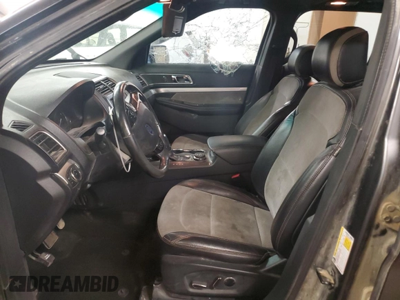 2017 Ford Explorer XLT z VIN 1FM5K8D88HGB26121, wystawiony jako Copart lot #57841305 z przebiegiem 114 157 mil mil oraz Czysty tytuł • Clean title. Historia ofert i sprzedaży dostępna na DreamBid. Obrazek 7.