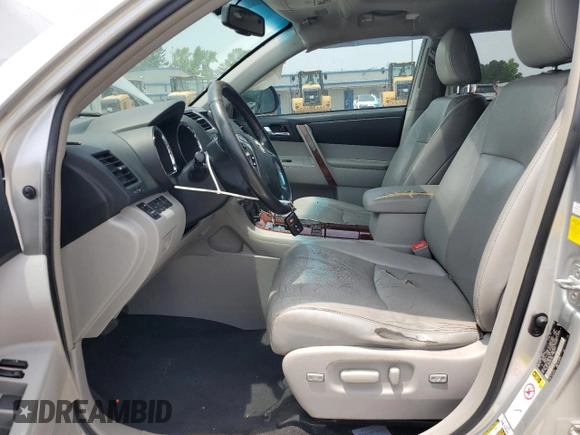 2011 Toyota Highlander Limited with VIN 5TDYK3EH6BS027426, listed as a Copart auction lot 57223895 with 465,279 mi miles and Salvage title. Bid and sale history available at DreamBid. Image 7.