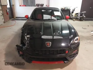 2018 FIAT 124 Spider Classica z VIN JC1NFAEK8J0133673, wystawiony jako IAAI lot #41596589 z przebiegiem 55 703 mil mil oraz . Historia ofert i sprzedaży dostępna na DreamBid. Obrazek 12.