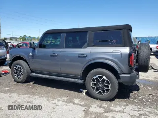 2023 Ford Bronco z VIN 1FMDE5BH4PLA99848, wystawiony jako Copart lot #49833595 z przebiegiem 29 101 mil mil oraz Szkody całkowita. Historia ofert i sprzedaży dostępna na DreamBid. Obrazek 2.