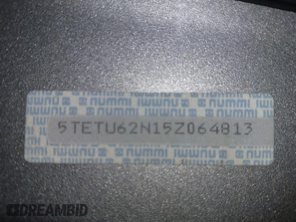 2005 Toyota Tacoma PreRunner z VIN 5TETU62N15Z064813, wystawiony jako IAAI lot #41353526 z przebiegiem 172 318 mil mil oraz . Historia ofert i sprzedaży dostępna na DreamBid. Obrazek 9.
