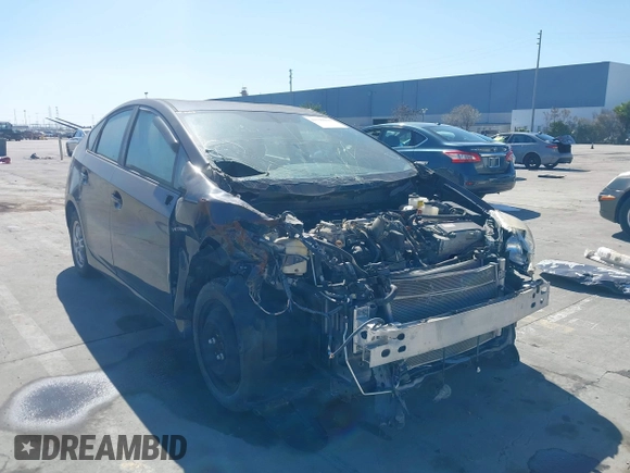 2013 Toyota Prius One z VIN JTDKN3DU2D5555677, wystawiony jako IAAI lot #41739804 z przebiegiem 50 640 mil mil oraz . Historia ofert i sprzedaży dostępna na DreamBid. Obrazek 1.