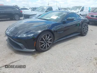 2020 Aston Martin Vantage z VIN SCFSMGAW4LGN03097, wystawiony jako IAAI lot #42227516 z przebiegiem Nie podano mil oraz . Historia ofert i sprzedaży dostępna na DreamBid. Obrazek 2.