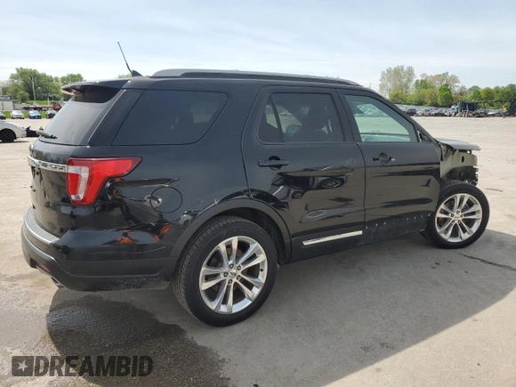 2018 Ford Explorer XLT z VIN 1FM5K7D88JGB97285, wystawiony jako Copart lot #53915735 z przebiegiem 116 397 mil mil oraz Czysty tytuł • Clean title. Historia ofert i sprzedaży dostępna na DreamBid. Obrazek 3.