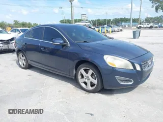 2012 Volvo S60 T5 with VIN YV1622FS4C2142542, listed as a IAAI auction lot 41978346 with 83,695 mi miles. Bid and sale history available at carsss.com. Image 1.