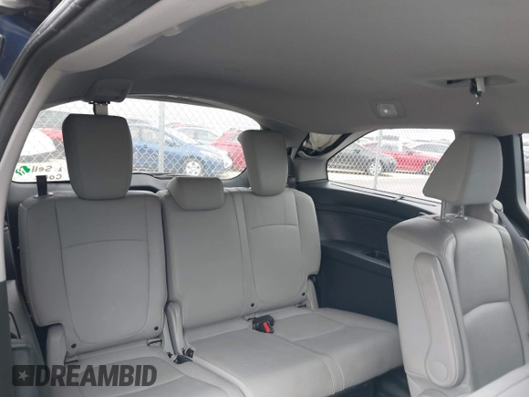 2018 Honda Odyssey Touring with VIN 5FNRL6H85JB001501, listed as a IAAI auction lot 41911497 with 92,407 mi miles. Bid and sale history available at carsss.com. Image 8.