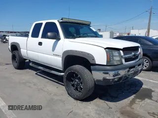 2004 Chevrolet Silverado 1500 Work Truck with VIN 2GCEC19V541248594, listed as a IAAI auction lot 41989404 with 257,328 mi miles. Bid and sale history available at carsss.com. Image 1.