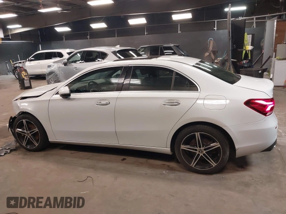 2019 Mercedes-Benz A 220 z VIN WDD3G4FB7KW022043, wystawiony jako IAAI lot #42018688 z przebiegiem 55 403 mil mil oraz . Historia ofert i sprzedaży dostępna na DreamBid. Obrazek 15.