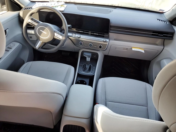 2025 Hyundai Kona SE with VIN KM8HA3AB1SU196717, listed as a Copart auction lot 77239634 with 0 mi miles and Non Repairable. Bid and sale history available at carsss.com. Image 8.