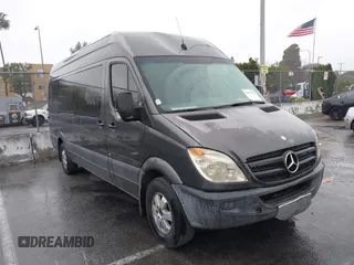 2011 Mercedes-Benz Sprinter Passenger with VIN WDZPE8CC2B5571810, listed as a IAAI auction lot 41571941 with 298,032 mi miles. Bid and sale history available at carsss.com. Image 1.