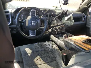 2022 Ram 2500 Big Horn z VIN 3C6UR5JL0NG271552, wystawiony jako Copart lot #61086084 z przebiegiem Nie podano mil oraz Szkoda całkowita • Salvage title. Historia ofert i sprzedaży dostępna na DreamBid. Obrazek 8.