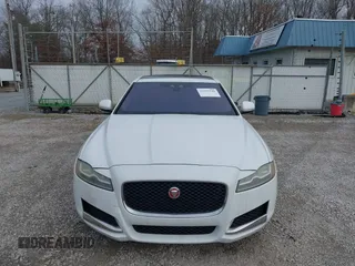 2016 Jaguar XF 35t Prestige with VIN SAJBE4BVXGCY10577, listed as a IAAI auction lot 41515540 with 60,862 mi miles. Bid and sale history available at carsss.com. Image 12.