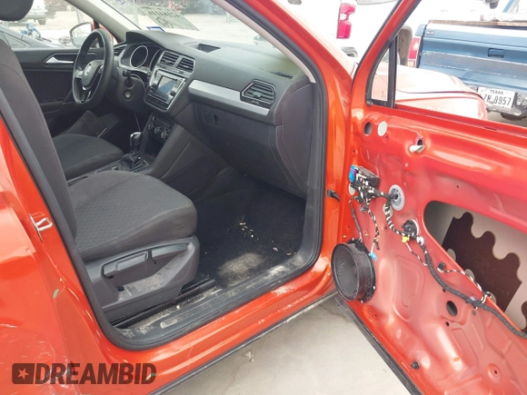 2018 Volkswagen Tiguan S с VIN 3VV1B7AX8JM090047, выставлен на аукционе IAAI как лот 42184116 с пробегом 121 085 миль миль и . История ставок и продаж доступна на DreamBid. Изображение 5.