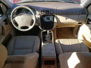 2000 Mercedes-Benz M 320/430/500 z VIN 4JGAB54E2YA215799, wystawiony jako Copart lot #44352735 z przebiegiem 178 269 mil mil oraz Czysty tytuł • Clean title. Historia ofert i sprzedaży dostępna na DreamBid. Obrazek 8.