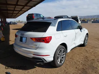 2024 Audi Q3 S line Premium Plus z VIN WA1EECF33R1112786, wystawiony jako IAAI lot #41611539 z przebiegiem 6372 mil mil oraz . Historia ofert i sprzedaży dostępna na DreamBid. Obrazek 4.