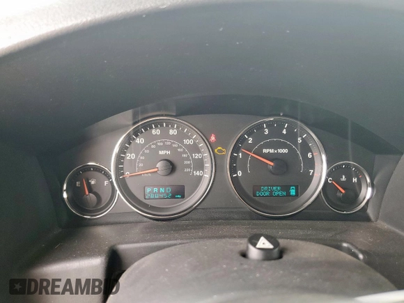 2007 Jeep Commander Sport z VIN 1J8HG48K27C697717, wystawiony jako Copart lot #53550395 z przebiegiem 288 452 mil mil oraz Szkoda całkowita • Salvage title. Historia ofert i sprzedaży dostępna na DreamBid. Obrazek 9.
