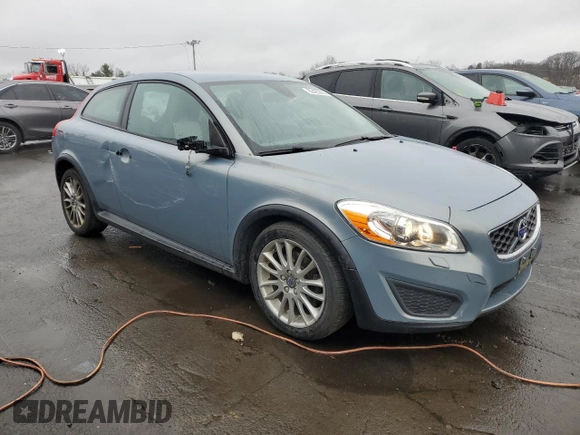 2012 Volvo C30 z VIN YV1672MK8C2277351, wystawiony jako Copart lot #82423314 z przebiegiem 217 198 mil mil oraz Szkoda całkowita • Salvage title. Historia ofert i sprzedaży dostępna na DreamBid. Obrazek 4.