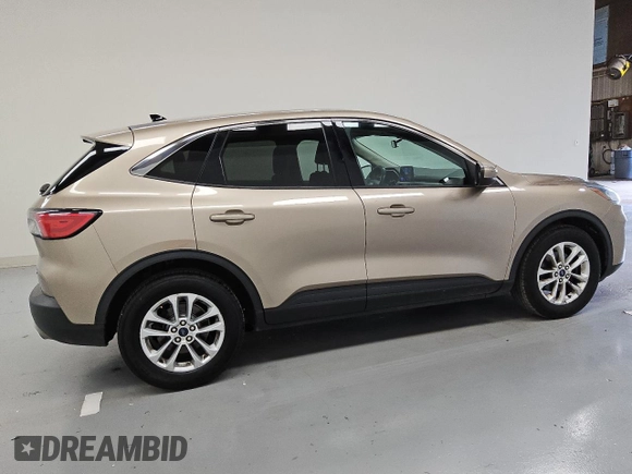 2020 Ford Escape SE z VIN 1FMCU0G61LUA00772, wystawiony jako Copart lot #65851325 z przebiegiem 126 308 mil mil oraz Czysty tytuł • Clean title. Historia ofert i sprzedaży dostępna na DreamBid. Obrazek 3.
