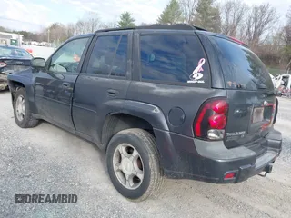 2007 Chevrolet TrailBlazer LS with VIN 1GNDT13S972114838, listed as a IAAI auction lot 41905506 with 192,123 mi miles. Bid and sale history available at carsss.com. Image 3.