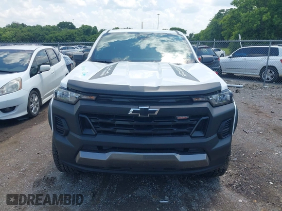 2024 Chevrolet Colorado 4WD Trail Boss z VIN 1GCPTEEKXR1227510, wystawiony jako IAAI lot #42685724 z przebiegiem 9 472 mil mil oraz . Historia ofert i sprzedaży dostępna na DreamBid. Obrazek 12.