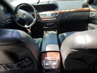 2007 Mercedes-Benz S 550 z VIN WDDNG71XX7A038691, wystawiony jako Copart lot #61536005 z przebiegiem 189 565 mil mil oraz Czysty tytuł • Clean title. Historia ofert i sprzedaży dostępna na DreamBid. Obrazek 8.
