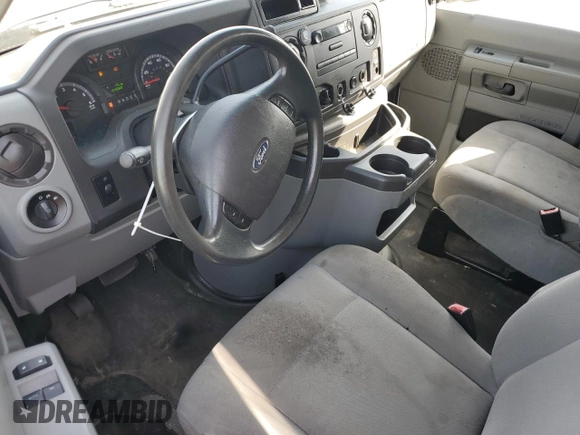 2013 Ford Econoline Cargo Commercial z VIN 1FTNE2EW4DDB22567, wystawiony jako Copart lot #54780235 z przebiegiem 104 060 mil mil oraz Czysty tytuł • Clean title. Historia ofert i sprzedaży dostępna na DreamBid. Obrazek 8.