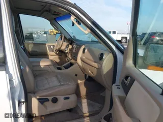 2004 Ford Expedition Eddie Bauer with VIN 1FMFU18L84LA44010, listed as a IAAI auction lot 41647364 with 147,649 mi miles. Bid and sale history available at carsss.com. Image 5.