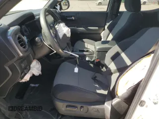 2023 Toyota Tacoma SR z VIN 3TMCZ5AN8PM589655, wystawiony jako Copart lot #56663615 z przebiegiem 43 327 mil mil oraz Szkoda całkowita • Salvage title. Historia ofert i sprzedaży dostępna na DreamBid. Obrazek 7.