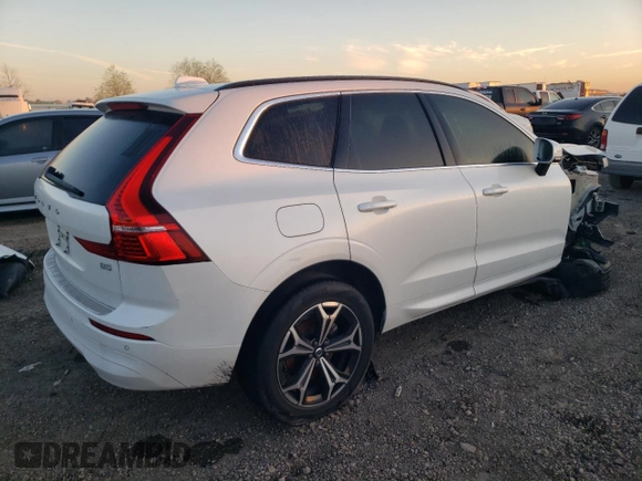 2022 Volvo XC60 Momentum z VIN YV4L12DK7N1964479, wystawiony jako Copart lot #48478565 z przebiegiem 41 698 mil mil oraz Czysty tytuł • Clean title. Historia ofert i sprzedaży dostępna na DreamBid. Obrazek 3.