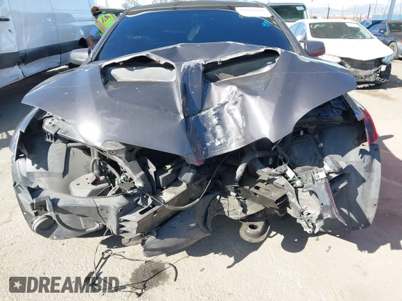 2008 Pontiac G8 z VIN 6G2ER57798L988697, wystawiony jako IAAI lot #41690384 z przebiegiem 166 798 mil mil oraz . Historia ofert i sprzedaży dostępna na DreamBid. Obrazek 6.