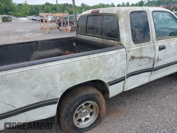 1997 Toyota T100 DX z VIN JT4TN12D9V0033820, wystawiony jako IAAI lot #42251339 z przebiegiem 159 449 mil mil oraz . Historia ofert i sprzedaży dostępna na DreamBid. Obrazek 6.