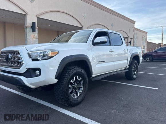 2017 Toyota Tacoma SR5 with VIN 5TFCZ5AN1HX116613, listed as a Copart auction lot 54272925 with 196,385 mi miles and Clean Title. Bid and sale history available at DreamBid. Image 2.