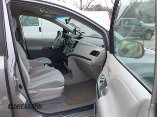 2011 Toyota Sienna LE AAS with VIN 5TDKK3DC3BS109139, listed as a IAAI auction lot 41715718 with 210,332 mi miles. Bid and sale history available at carsss.com. Image 5.