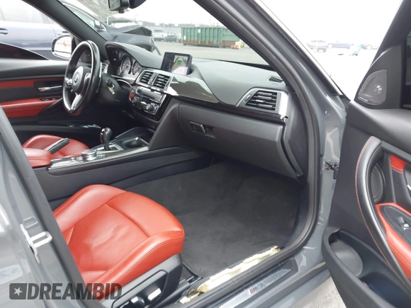2018 BMW M3 z VIN WBS8M9C54J5K99251, wystawiony jako IAAI lot #38433789 z przebiegiem 41 081 mil mil oraz . Historia ofert i sprzedaży dostępna na DreamBid. Obrazek 5.