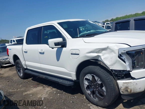 2022 Ford F-150 Lightning Pro z VIN 1FTVW1EL3NWG16227, wystawiony jako IAAI lot #41994584 z przebiegiem 23 341 mil mil oraz . Historia ofert i sprzedaży dostępna na DreamBid. Obrazek 13.
