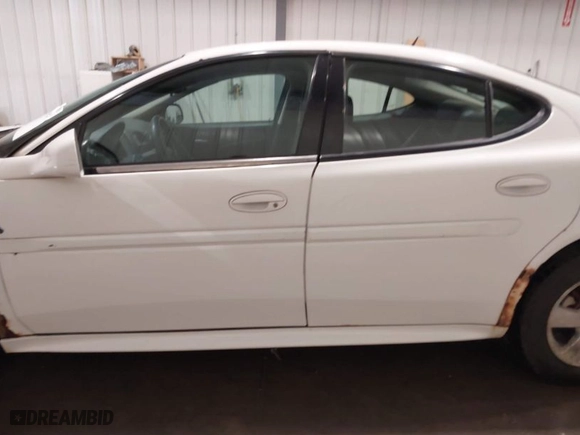 2007 Pontiac Grand Prix with VIN 2G2WP552X71147152, listed as a IAAI auction lot 40641194 with NaN miles. Bid and sale history available at carsss.com. Image 15.