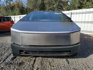 2024 Tesla Cybertruck z VIN 7G2CEHED8RA029232, wystawiony jako Copart lot #84401444 z przebiegiem Nie podano mil oraz Szkoda całkowita • Salvage title. Historia ofert i sprzedaży dostępna na DreamBid. Obrazek 5.