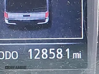 2020 Toyota Tacoma SR5 z VIN 5TFCZ5AN9LX216032, wystawiony jako IAAI lot #41448197 z przebiegiem 128 581 mil mil oraz . Historia ofert i sprzedaży dostępna na DreamBid. Obrazek 16.
