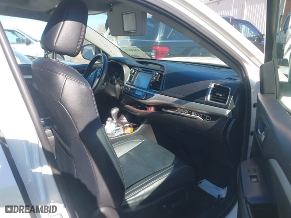 2019 Toyota Highlander SE with VIN 5TDJZRFH1KS922403, listed as a IAAI auction lot 41430051 with 93,767 mi miles. Bid and sale history available at carsss.com. Image 5.