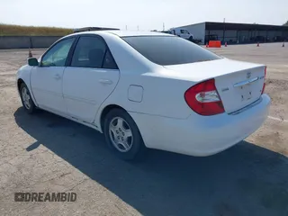 2002 Toyota Camry XLE z VIN 4T1BF32K22U032074, wystawiony jako IAAI lot #42153774 z przebiegiem 293 541 mil mil oraz . Historia ofert i sprzedaży dostępna na DreamBid. Obrazek 3.