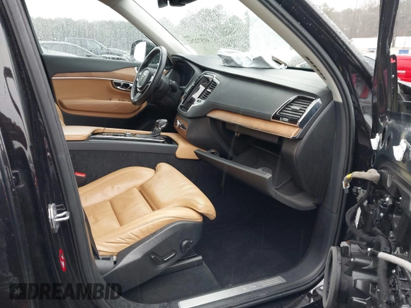 2016 Volvo XC90 T6 Inscription with VIN YV4A22PL6G1016828, listed as a IAAI auction lot 41572292 with 124,343 mi miles. Bid and sale history available at carsss.com. Image 5.