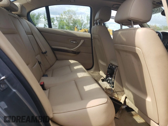 2011 BMW 3 Series 328i z VIN WBAPH7C52BE677190, wystawiony jako Copart lot #55494325 z przebiegiem 89 217 mil mil oraz Szkoda całkowita • Salvage title. Historia ofert i sprzedaży dostępna na DreamBid. Obrazek 10.